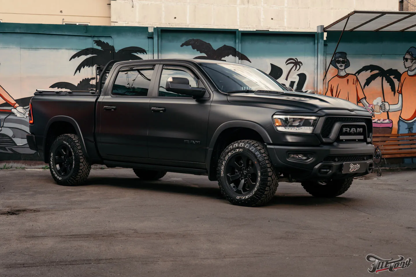 Оклеили RAM 1500 Rebel матовым полиуретаном